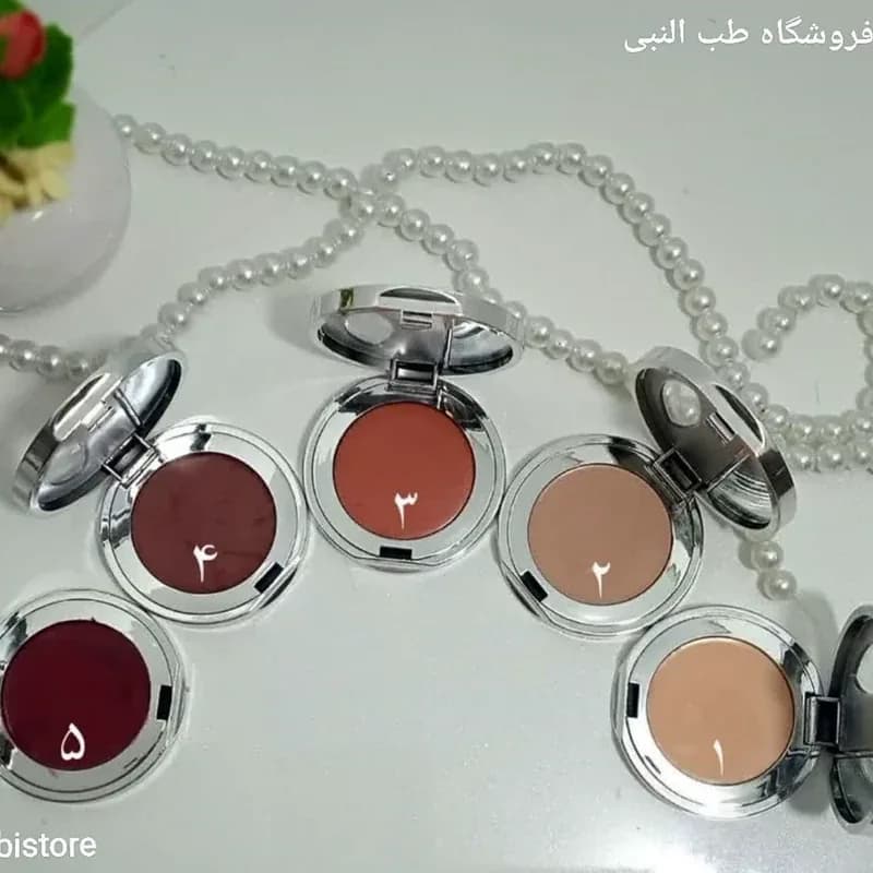 سایه چشم و رژگونه