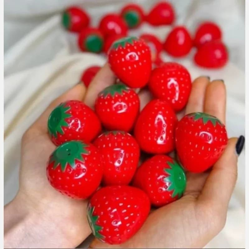 بالم لب توت فرنگی | رژینا بالم لب توت فرنگی