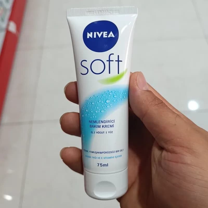 کرم مرطوب کننده دست و صورت نیوآ مدل سافت حجم 75 میلی لیتر | رژینا کرم مرطوب کننده دست و صورت نیوآ مدل سافت حجم 75 میلی لیتر